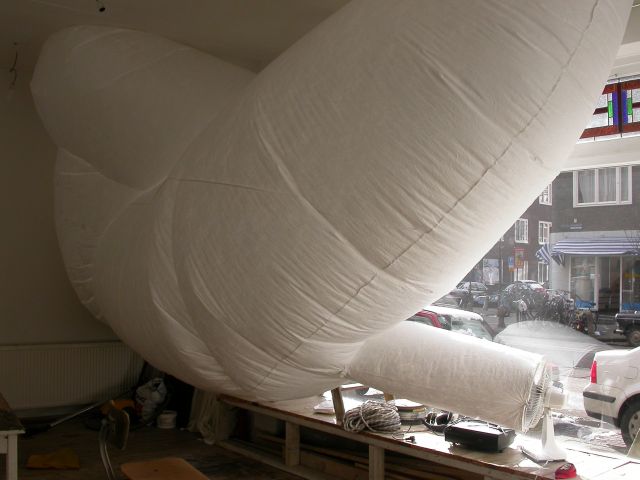 spiegelaer_rainforest_preparing_inflatable2